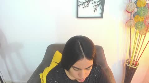 Snapshot of laura_soe chatting on 01-04-25, 12:59 LAURA SOE online show from 01-04-25, 12:59