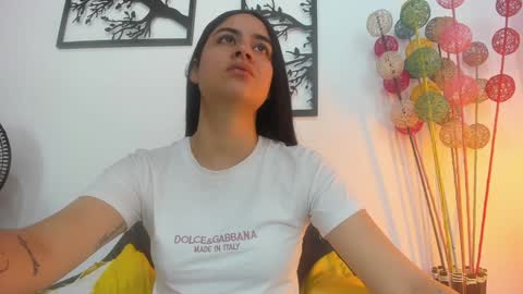 Snapshot of laura_soe chatting on 01-11-25, 01:22 LAURA SOE online show from 01-11-25, 01:22