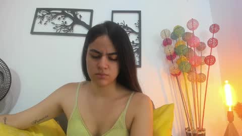 Snapshot of laura_soe chatting on 01-11-25, 04:36 LAURA SOE online show from 01-11-25, 04:36