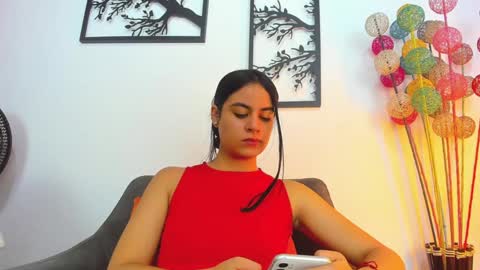 Snapshot of laura_soe chatting on 01-17-25, 01:24 LAURA SOE online show from 01-17-25, 01:24