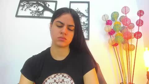 Snapshot of laura_soe chatting on 01-21-25, 01:32 LAURA SOE online show from 01-21-25, 01:32