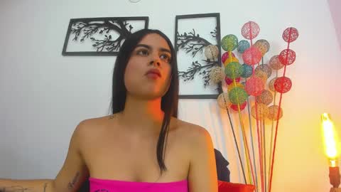 Snapshot of laura_soe chatting on 01-23-25, 06:24 LAURA SOE online show from 01-23-25, 06:24