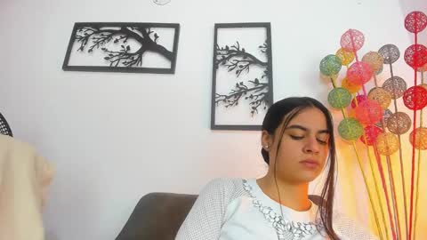 Snapshot of laura_soe chatting on 02-02-25, 01:30 LAURA SOE online show from 02-02-25, 01:30