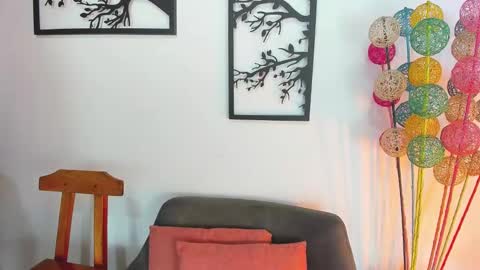 Snapshot of laura_soe chatting on 02-04-25, 12:55 LAURA SOE online show from 02-04-25, 12:55