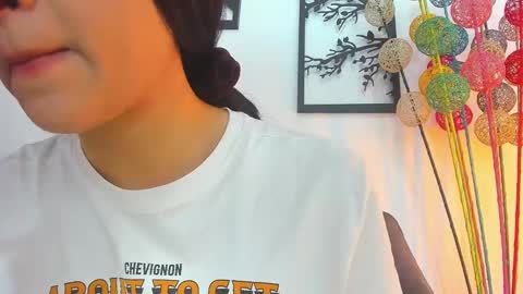 Snapshot of laura_soe chatting on 02-12-25, 03:16 LAURA SOE online show from 02-12-25, 03:16