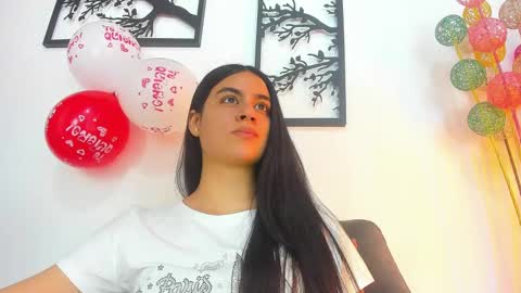 Snapshot of laura_soe chatting on 02-14-25, 06:40 LAURA SOE online show from 02-14-25, 06:40