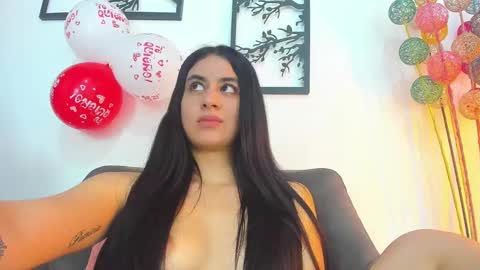 Snapshot of laura_soe chatting on 02-15-25, 04:23 LAURA SOE online show from 02-15-25, 04:23