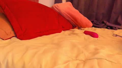 Snapshot of laura_soe chatting on 09-25-25, 06:55 LAURA SOE online show from 09-25-25, 06:55