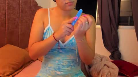 Snapshot of laura_soe chatting on 10-05-25, 11:35 LAURA SOE online show from 10-05-25, 11:35