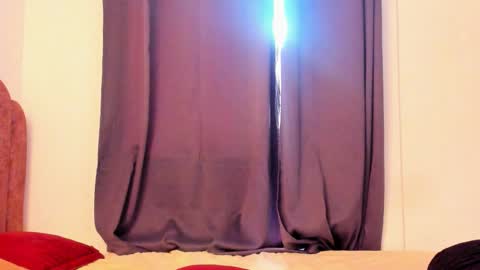 Snapshot of laura_soe chatting on 11-01-25, 08:00 LAURA SOE online show from 11-01-25, 08:00