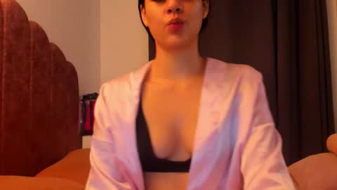 Snapshot of laura_soe chatting on 11-29-25, 12:13 LAURA SOE online show from 11-29-25, 12:13