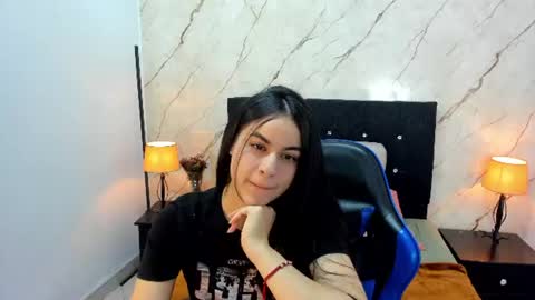 Snapshot of laura_soe chatting on 06-29-26, 07:25 LAURA SOE online show from 06-29-26, 07:25