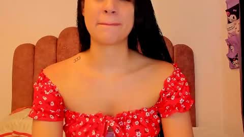 Snapshot of laura_soe chatting on 07-25-26, 01:41 LAURA SOE online show from 07-25-26, 01:41