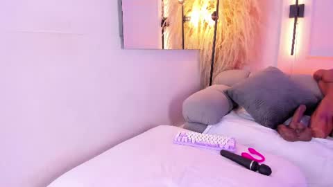 LauraCarther  online show from 08-03-26, 05:49
