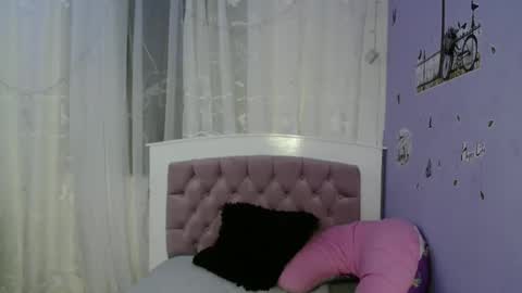 Snapshot of lauracb_ chatting on 01-12-25, 08:25 lauracb online show from 01-12-25, 08:25