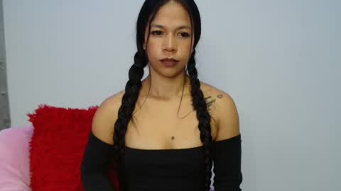 Snapshot of lauracb_ chatting on 10-21-25, 05:52 lauracb online show from 10-21-25, 05:52