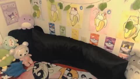 Snapshot of laurachan chatting on 01-08-25, 10:27 LauraChan online show from 01-08-25, 10:27