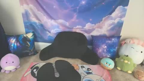Snapshot of laurachan chatting on 04-29-26, 05:30 LauraChan online show from 04-29-26, 05:30