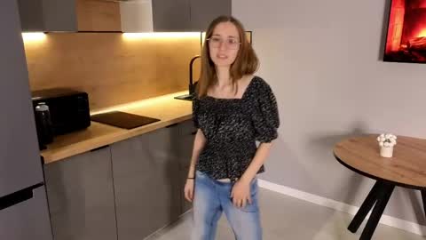 Snapshot of lauracollins__ chatting on 05-06-26, 02:55 May online show from 05-06-26, 02:55