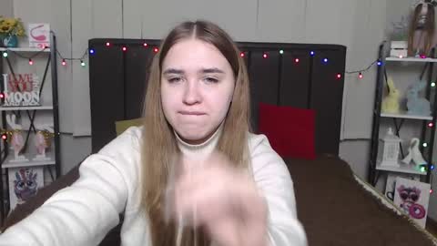 LauraHlot online show from 01-20-25, 04:54