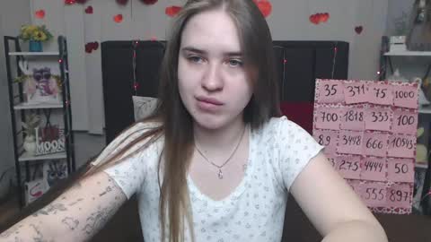 Snapshot of laurahlot chatting on 05-21-26, 06:53 LauraHlot online show from 05-21-26, 06:53