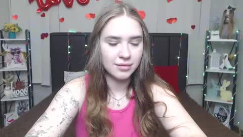 Snapshot of laurahlot chatting on 05-26-26, 06:42 LauraHlot online show from 05-26-26, 06:42