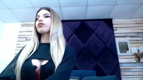 Snapshot of laurainemisti chatting on 06-19-26, 06:07 laura online show from 06-19-26, 06:07