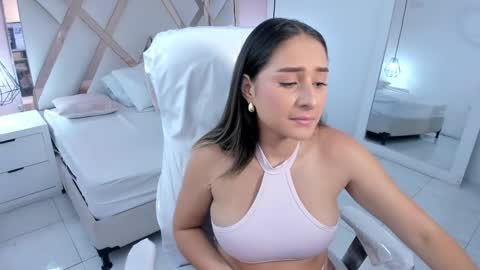 Snapshot of lauraklark chatting on 10-30-25, 01:45 laura  online show from 10-30-25, 01:45