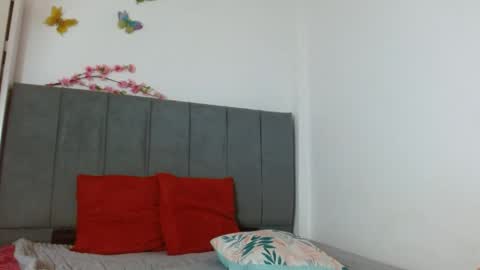 Laura online show from 04-08-26, 11:21