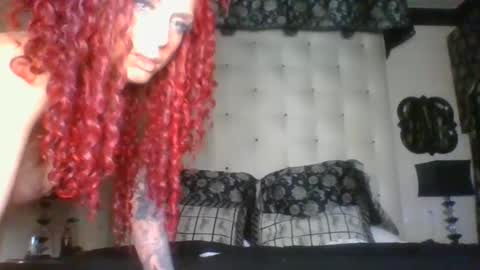 Snapshot of lauralye1983 chatting on 02-06-25, 08:29 Lilian Banks online show from 02-06-25, 08:29