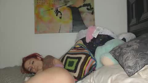 Snapshot of lauralye1983 chatting on 10-22-25, 01:44 Lilian Banks online show from 10-22-25, 01:44