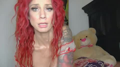 Snapshot of lauralye1983 chatting on 11-12-25, 11:58 Lilian Banks online show from 11-12-25, 11:58