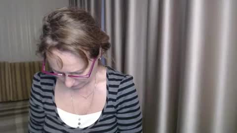 Lauraoven1 online show from 12-23-24, 11:25