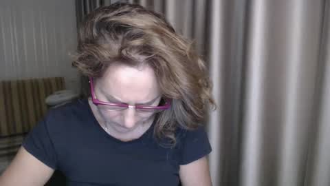 Lauraoven1 online show from 12-30-24, 07:11