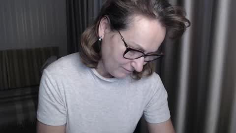 Lauraoven1 online show from 01-18-25, 06:32