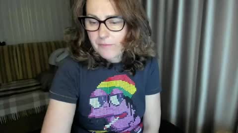 Snapshot of lauraoven1 chatting on 05-13-26, 06:38 Lauraoven1 online show from 05-13-26, 06:38