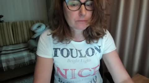 Snapshot of lauraoven1 chatting on 06-11-26, 03:10 Lauraoven1 online show from 06-11-26, 03:10