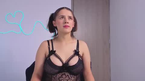 Snapshot of laurasex_21 chatting on 06-09-26, 10:21 Laura online show from 06-09-26, 10:21