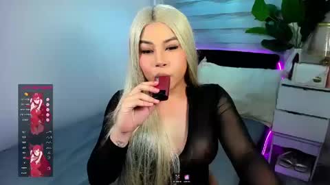 Snapshot of laurasinclair chatting on 12-26-24, 08:18 Your sweet Laura online show from 12-26-24, 08:18