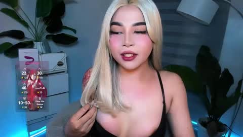 Snapshot of laurasinclair chatting on 03-05-25, 10:55 Your sweet Laura online show from 03-05-25, 10:55