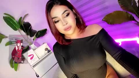 Snapshot of laurasinclair chatting on 03-12-25, 05:02 Your sweet Laura online show from 03-12-25, 05:02