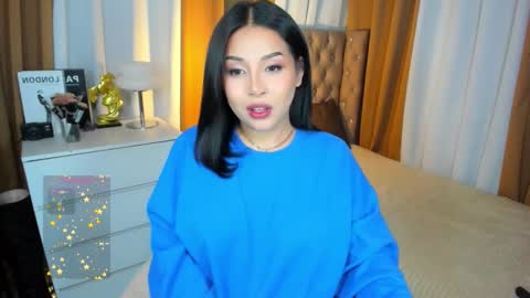 Snapshot of laurasinclair chatting on 10-12-25, 04:06 Your sweet Laura online show from 10-12-25, 04:06