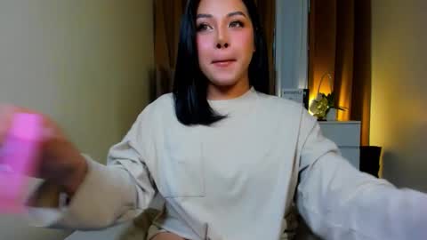 Snapshot of laurasinclair chatting on 12-01-25, 09:25 Your sweet Laura online show from 12-01-25, 09:25