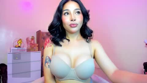 Snapshot of laurasinclair chatting on 02-28-26, 04:13 Your sweet Laura online show from 02-28-26, 04:13