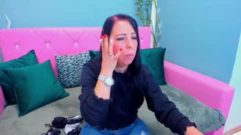 Laura online show from 11-10-25, 04:33