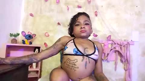 Snapshot of lauren_hills7069 chatting on 01-14-25, 04:15 Lauren online show from 01-14-25, 04:15