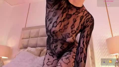    online show from 10-31-25, 04:02