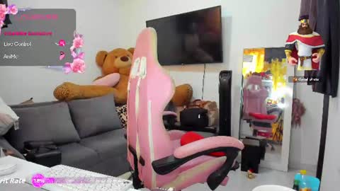 Snapshot of laurencesophiets chatting on 06-24-26, 04:39 SF online show from 06-24-26, 04:39