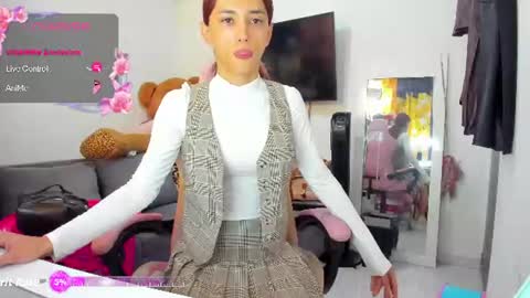 Snapshot of laurencesophiets chatting on 06-25-26, 04:33 SF online show from 06-25-26, 04:33
