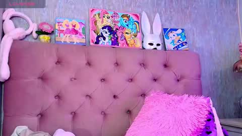 Snapshot of laurenelovex chatting on 01-10-26, 03:30 Laurene online show from 01-10-26, 03:30